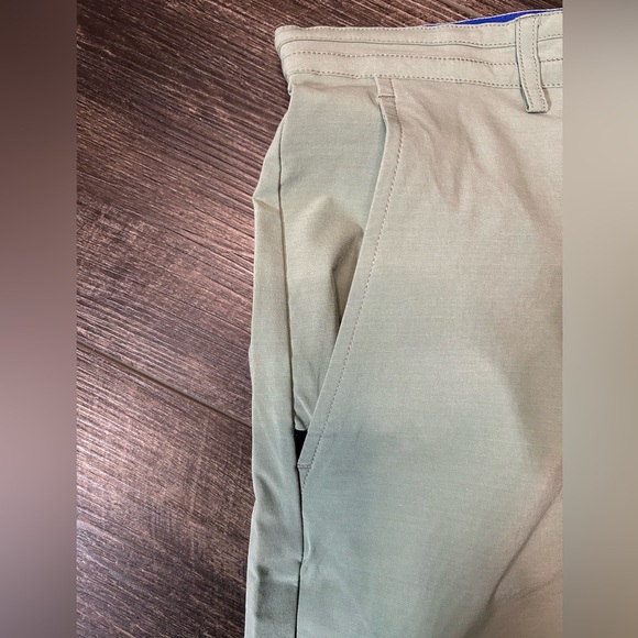 BRADY By Tom Brady Golf Shorts Sage Green - Picture 4 of 4